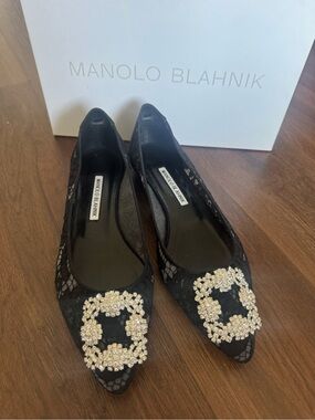 Manolo Blahnik Black Lace Hangisi Flats